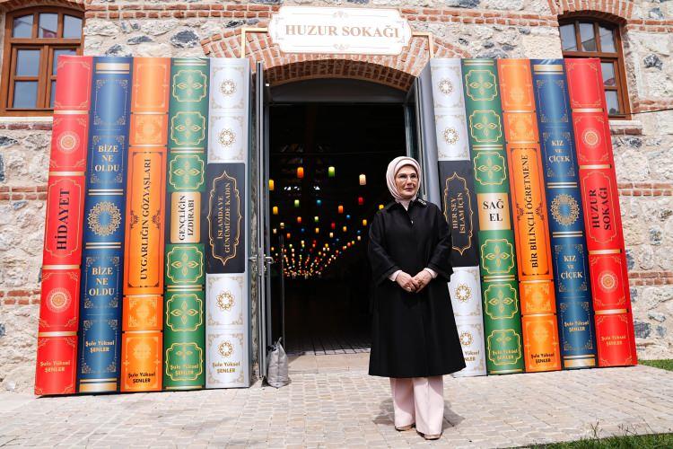 <p>Usta yazar Şule Y&uuml;ksel Şenler'in 29 Mayıs'taki doğum g&uuml;n&uuml;n&uuml; zengin bir k&uuml;lt&uuml;r etkinliği ile kutlamaya hazırlanan vakıf, Şenler'in kalemiyle verdiği &ouml;zg&uuml;rl&uuml;k m&uuml;cadelesinin ve bu alandaki &ouml;rnekliğinin yeni nesillere anlatılması ve tanıtılmasını hedefliyor.</p>

<p>&nbsp;</p>
