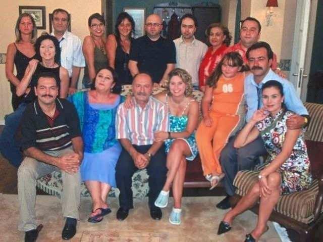 <p><span style="color:#800000"><strong>"ZAMAN DİLİMİ OLDUKÇA VERİMLİ GEÇİYOR"</strong></span></p>
<p>Işımer, 2011'den beri Ankara Devlet Tiyatrosu’nda koreograflık yapıyor. Oyuncu, "Tiyatronun seyircilerle buluşma aşamasına kadar olan prova süreci benim için çok heyecan verici.</p>