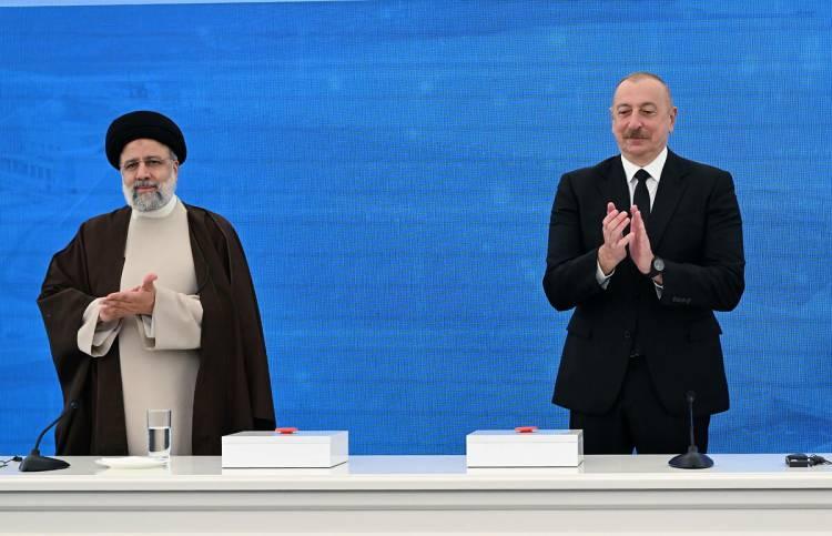 <p>Türkiye'nin, İran Cumhurbaşkanı Reisi ve bazı yetkililerin geçirdiği helikopter kazasına ilişkin arama faaliyetlerinde görevlendirdiği Akıncı İHA, helikopterin enkazı olabileceği düşünülen ısı kaynağını tespit ederek koordinatlarını İran makamlarıyla paylaşmıştı.</p>