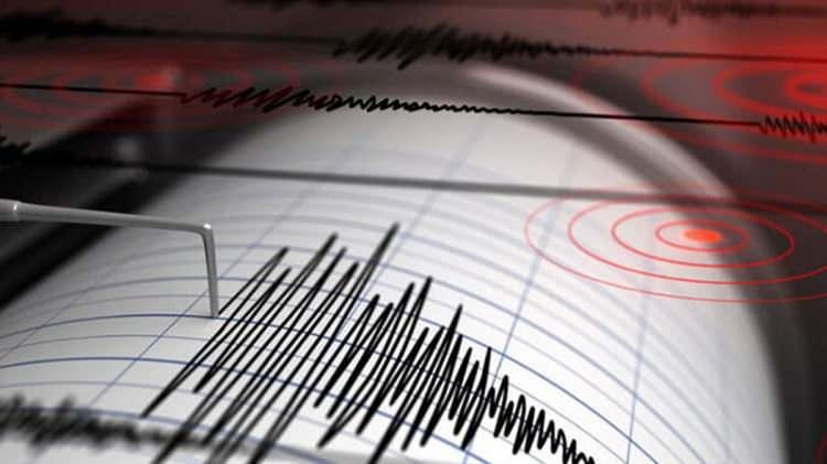 <p>İzmir'in Menderes ilçesinde 3.2 büyüklüğünde deprem meydana geldi. Depremde herhangi bir olumsuzluk yaşanmadı.</p>

