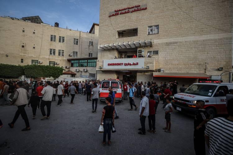 <p>İsrail ordusunun, 4 gündür kuşatma altında tuttuğu Gazze Şeridi'nin kuzeyindeki Cibaliye kentinde bulunan El-Avde Hastanesi'ndeki sağlık ekiplerini ve hastaları hastaneyi terk etmeye zorladığı duyuruldu.<br />
 </p>
