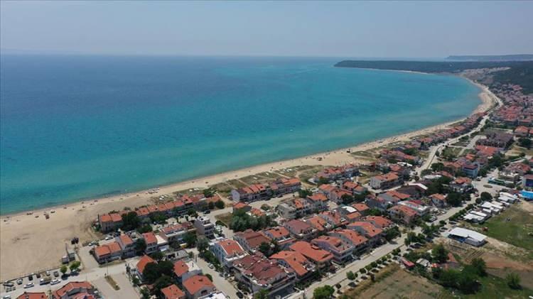 <p>Yine bu belgeye sahip olmayan firmalar bu yolla da vatandaşları dolandırabiliyor. Özellikle İzmir'in Buca ilçesinde karşılaştığımız durum ise 1 milyon 800 bin ya da 2 milyon TL değerinde olan evler ilana 800 bin TL olarak veriliyor. </p>