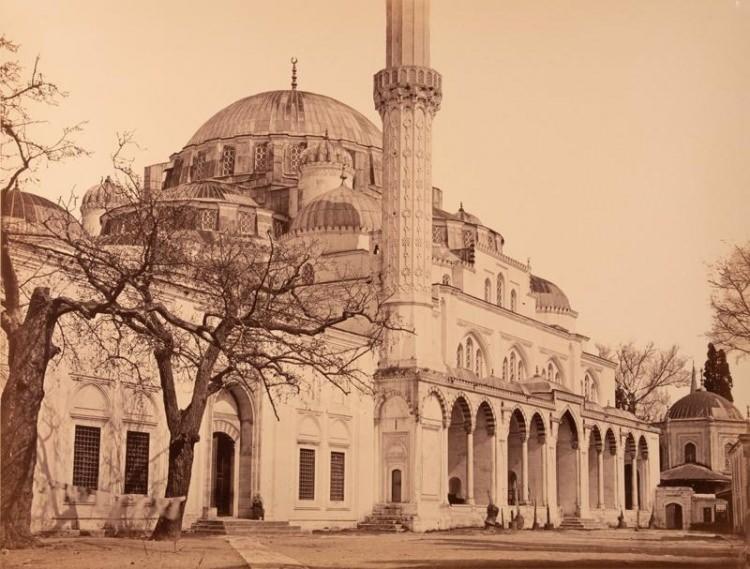 <p><strong>Şehzade Camii</strong></p>

<p> </p>
