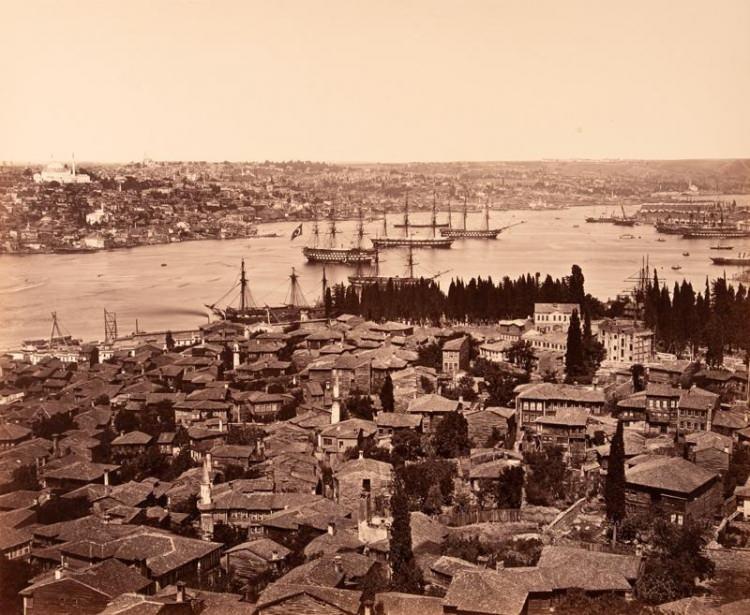 <p><strong>Haliç Körfezi'ndeki savaş gemileri</strong></p>
<p> </p>
