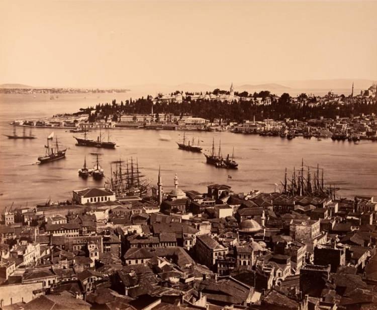 <p><strong>Galata mahallesinden Topkapı Sarayı</strong></p>
<p> </p>