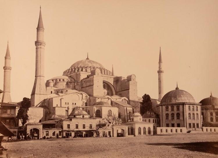 <p><strong>Ayasofya Camii</strong></p>
<p> </p>