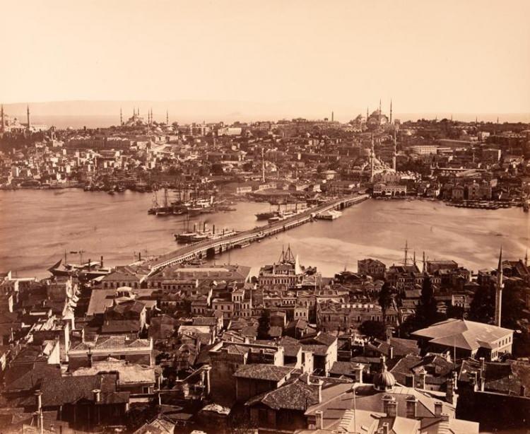 <p><strong>Galata Köprüsü ve Fatih semtinden bir görünüm</strong></p>

<p> </p>
