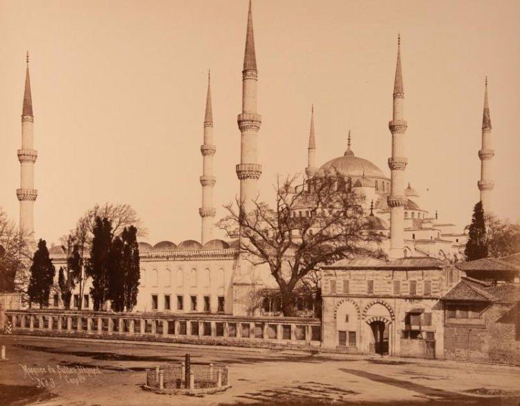 <p><strong>III. Sultan Ahmed Camii. Sultanahmet Camii</strong></p>
<p> </p>