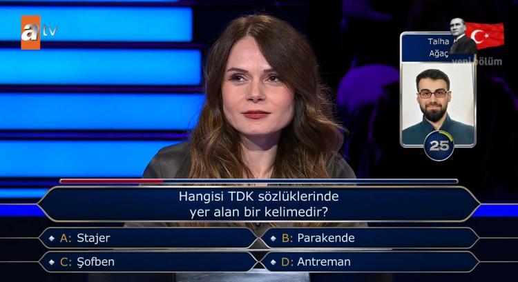 <p><span style="color:#000000"><strong>1 değil 2 değil tam 3 joker hakkını da bu soru için kullanan yarışmacı, hem seyircilerden hem telefon ucundaki jokerinden hem de yarı yarıya joker hakkından faydalandı.</strong></span></p>
