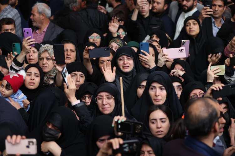 <p>Büyük bir arama kurtarma operasyonu başlatıldı ve devlet televizyonu dün erken saatlerde ölümünün teyit edildiğini duyurdu.</p>