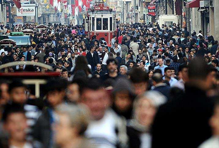 <p>'Ne memnun ne de memnun değilim' diyenlerin oranı yüzde 19,3 oranı ile kendini gösterirken; memnun olmayanların oranı yüzde 11,5 olarak belirlendi.</p>

<p>18 yaş ve üzerindeki erkeklerin yüzde 74,8'i, kadınların da yüzde 63,7'si genel sağlık durumundan memnun olduğunu beyan etti.</p>
