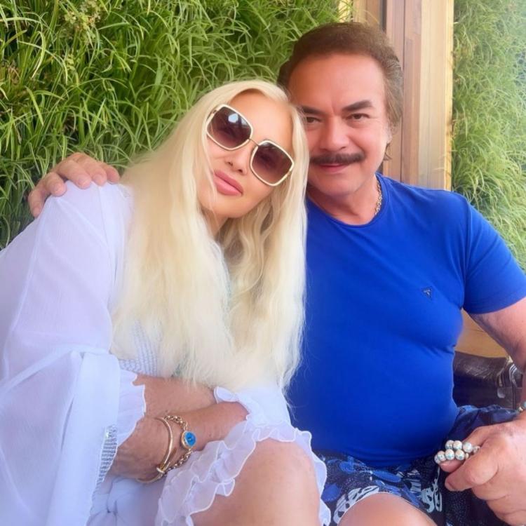 <p><strong>Emre seneler öncesi çekilmş olduğu fotoğrafı  nazar boncuklarıyla donattı.</strong></p>
