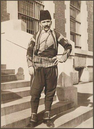 <p>1912 yılından bir Türk erkeği</p>
<p> </p>