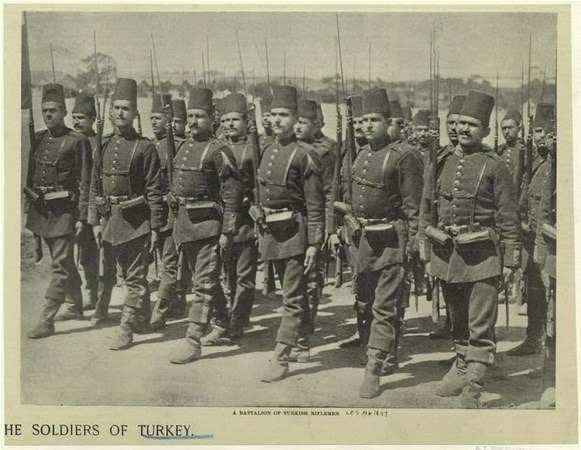 <p>1897 yılında içtimada bekleyen askerler</p>
<p> </p>