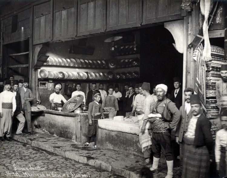 <p>1884 yılında İstanbul'da bir kebapçı.</p>
<p> </p>
