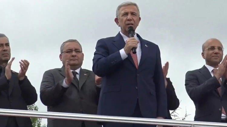 <p>Yavaş, seçmene <strong>“Keçiören ile kardeş belediye yapacağı” </strong>sözünü verdi. </p>
<p> </p>