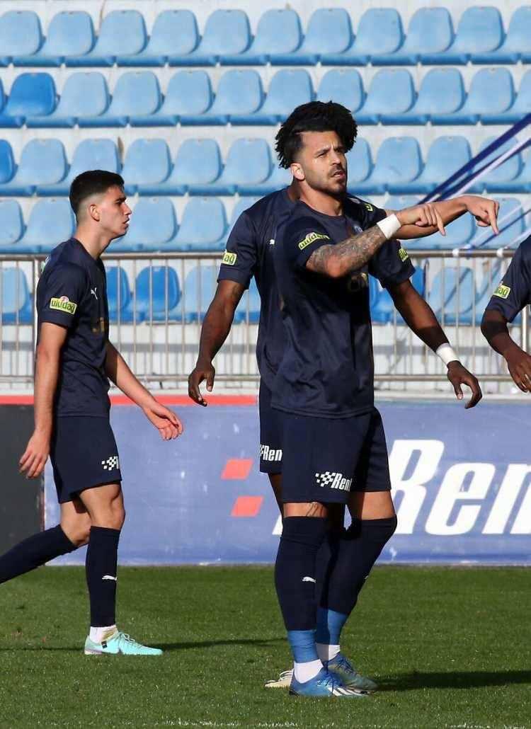 <p>* Aytaç Kara - Kasımpaşa<br />
<br />
* 14 gol</p>
