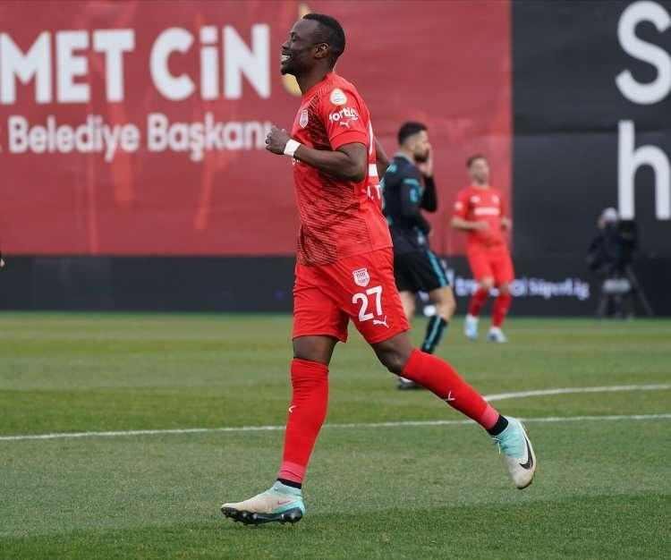 <p>* Mame Thiam - Kayserispor & Pendikspor<br />
<br />
* 17 gol</p>