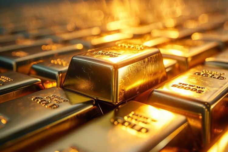 <p>Bu temel faktörlerin ileriye dönük olarak muhtemelen güçlendiğini görsek de, altının fiyatının ons başına 3 bin doları aşabileceği belirli bir zaman dilimini belirlemek çok zor."</p>
<p> </p>