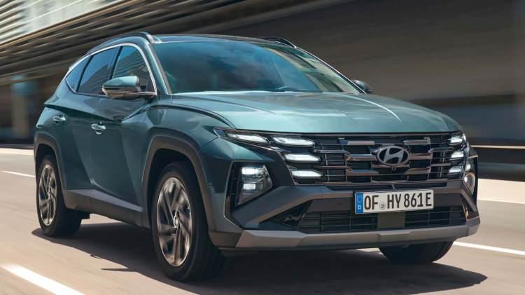 <p>Versiyona göre değişkenlik gösteren 18 ve 19 inç jantlar da makyajlı versiyonla beraber güncellenmiş. Hyundai TUCSON, ikisi yeni toplam yedi farklı gövde rengiyle satışa sunuluyor. </p>
