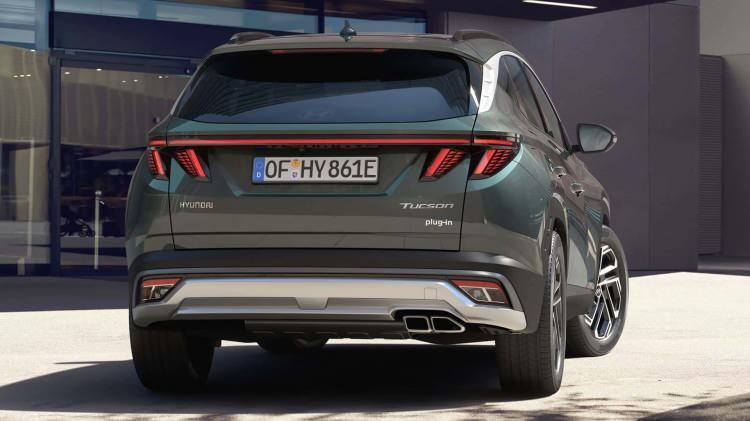 <p>Hyundai Yeni TUCSON, Türkiye’de iki motor seçeneği ve beş farklı donanım seviyesiyle satışa sunuluyor. Yeni TUCSON, hem önden hem de dört tekerlekten çekiş sistemine de sahip.</p>