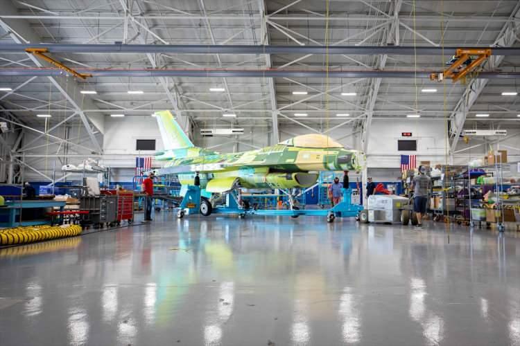 <p>Burnett, aralarında Türkiye'nin 40 adet F-16 Block 70 talebinin de yer aldığı 300 uçağın satış sürecinin devam ettiğini ve yeni siparişin kesinleşmesi durumunda da üretim kapasitesinin yeniden gözden geçirileceğini kaydetti.</p>