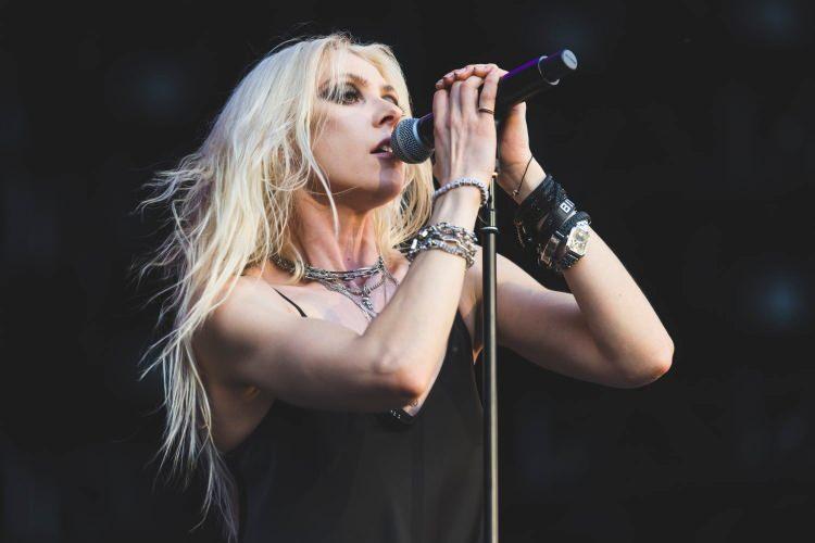 <p><strong>Şarkıcı Taylor Momsen, gösteri sırasında sahneye çıkan bir yarasanın kendisini ısırması nedeniyle bir dizi kuduz aşısına maruz kaldı.</strong></p>
