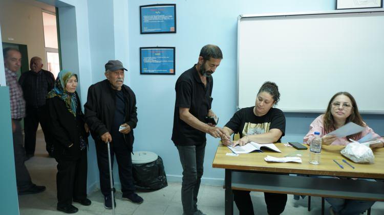 <p><strong>"BUGÜN BİR KEZ DAHA SANDIĞA GİTTİLER"</strong></p>

<p>Temizlik görevlisinin hatası yüzünden mahalleli bugün bir kez daha sandığa gitti. </p>
