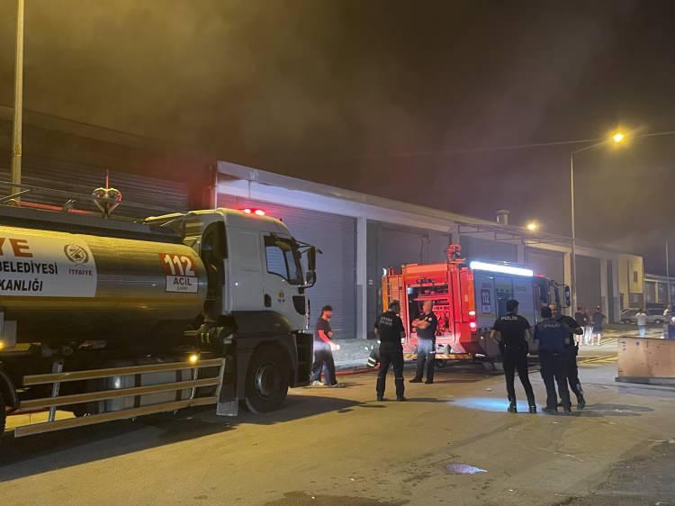 <p>Olay, saat 20.00 sıralarında merkez Yüreğir ilçesi Güzelevler Mahallesi'ndeki bir sanayi sitesinde meydana geldi. </p>
