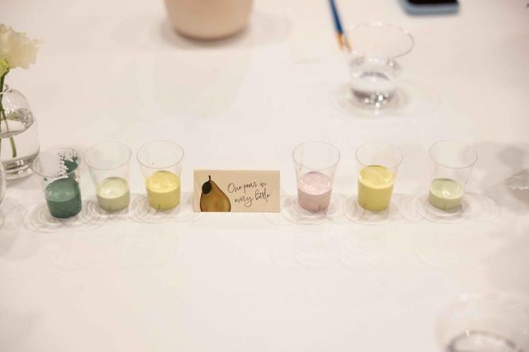 <p>Bağımsız parfüm üreticisi Christophe Laudamiel ve diğer sektöre yakın kaynaklara göre, asıl gücü elinde tutanlar, L'Oréal ve Estée Lauder gibi parfüm şirketleri.</p>
<p><em><strong>"Efendiler"</strong></em> olarak bilinen bu dev şirketler, esans ve aroma endüstrisindeki imalatçı şirketler için çok dar bütçeler belirliyor.</p>