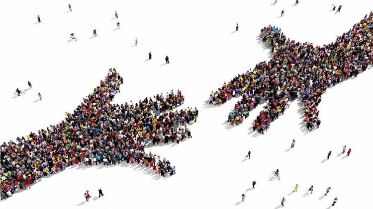 <p>Nüfusunda yaş yapısı şekil değiştiren Türkiye'de yaşlıların toplam nüfus içindeki oranı artarken, çocukların azaldı. 2023 yıl sonu itibarıyla Türkiye nüfusunun 22 milyon 206 bin 34'ünü, çocuklar oluşturdu. Türkiye nüfusunun yüzde 26'sını oluşturan çocuk nüfusu, 1935'ten itibaren en düşük veri oldu.</p>

<p> </p>
