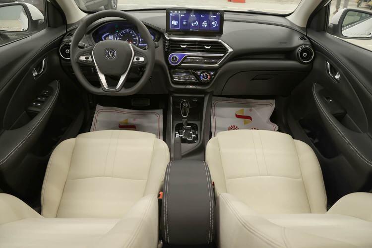 <p>Çinli otomobil üreticisi Changan, geniş bir ürün yelpazesine sahip. Şirket, lüks SUV modellerinden herkesin rahatlıkla alabileceği sedan modellere kadar geniş bir ürün seçeneği sunuyor.</p>