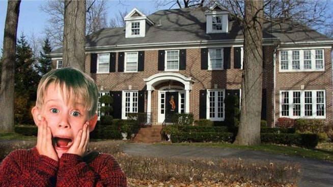 <p>Macaulay Culkin'in başrolde yer aldığı 90'lı yılların ünlü komedi filmi Evde Tek Başına'nın (Home Alone) meşhur evi 12 yıl sonra satışa çıkarıldı.</p>
