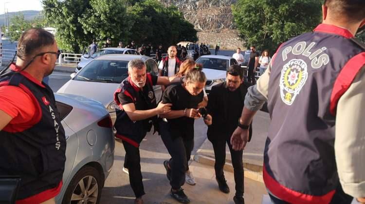 <p>Olayın duyulması üzerine gün içinde çok sayıda vatandaş Ortaca Emniyet Müdürlüğü önüne akın etti. Olası olayların önlenmesi için Ortaca’ya, çok sayıda polis ve çevik kuvvet ekipleri sevk edildi. Vatandaşlar sloganlarla yaşanan olaya tepki gösterdi.</p>