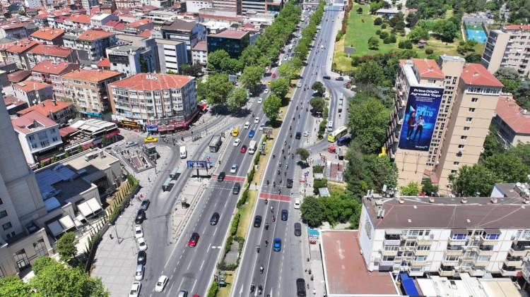 <p>Levent'te, İsrail'in İstanbul Başkonsolosluğunun bulunduğu binanın önünde bir araya gelen bir grup motosikletli, ellerinde Filistin ve Türk bayrağı taşıyarak, Filistin'de yaşanan "soykırım" nedeniyle İsrail'e tepki gösterdi.</p>
