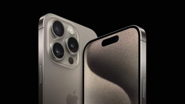 <p>256 GB kapasiteli iPhone 15 Pro Max, önde gelen online perakendeciler JD.com ve Alibaba'nın Tmall platformlarında 7.949 yuan (yaklaşık 1.117 dolar) fiyatla satışa sunuluyor</p>
<p> </p>