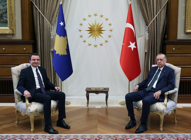 <p>İkili kabulun ardından basına kapalı görüşme gerçekleştirdi.</p>