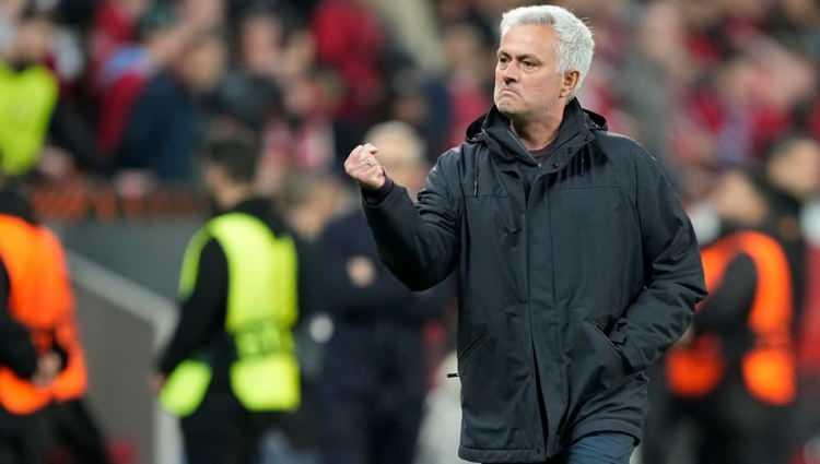 <p><strong>Mirror: </strong>"Jose Mourinho, Roma'dan ayrıldıktan sonra ilk işine girmeye hazırlanıyor ve bir sonraki Fenerbahçe teknik direktörü oluyor. Bu onun eski Manchester Unitedlı Fred ile yeniden bir araya gelmesini sağlayacak."</p>