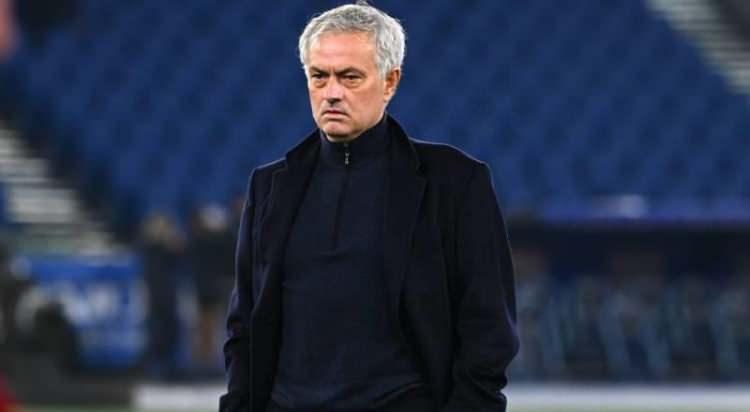 <p><strong>Record:</strong> ''Bu yaz büyük bir bombayla başladı: Jose Mourinho Fenerbahçe'de!''</p>