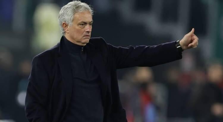<p><strong>La Gazzetta:</strong> ''Jose Mourinho, Fenerbahçe'den gelen teklifi kabul etti. 2+1 yıllık kontrata 'evet' dedi.''</p>
