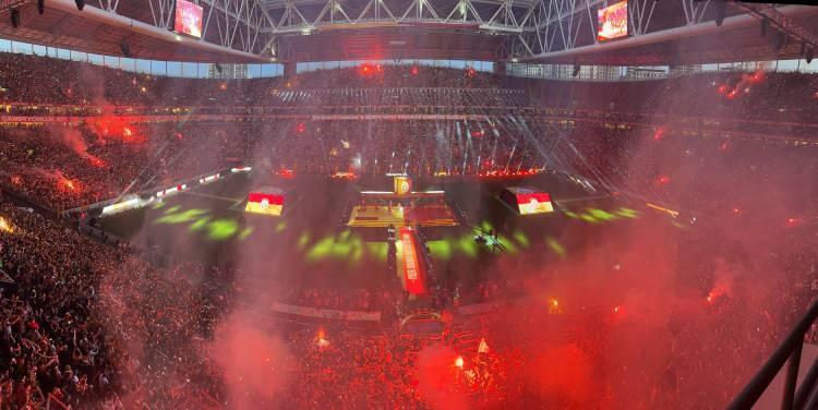 <p>Sezonu liglerinde şampiyon olarak tamamlayan Galatasaray erkek ve kadın takımları için Ali Sami Yen Spor Kompleksi RAMS Park'ta 'Şampiyonun Gala Gecesi' adıyla kutlamalar yapıldı.</p>

