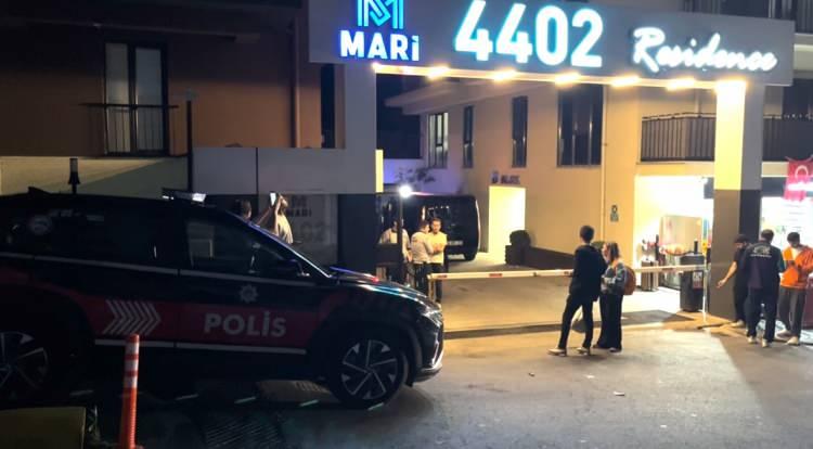 <p>Gencin hem kitabını hem de kendisini paylaştığı son gönderisinin açıklama kısmına, "Seni okumak, seni yazmak, seni hissedebilmek bu hayatta bana anlam katan tek şey. Sana dokunabilmek, bana dokunabilmen tattığım en güzel his. Seni keşfetmek, seni düşünmek, huzurlu huzursuzluk. Seni yok etmek ise, basit bi hata” yazdığı görüldü.</p>