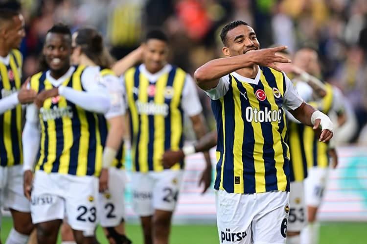 <p>4- Alexander Djiku (Fenerbahçe)</p>