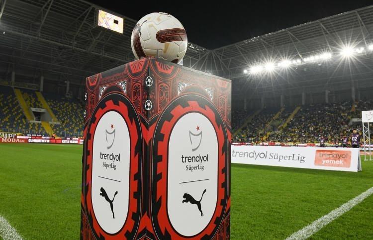 <p>Opta, tarihi rekorlara ve bireysel performanslara sahne olan sezonun en iyi 11'ini belirledi.</p>