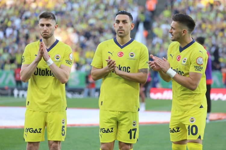 <p>Fenerbahçe'de bu sezonun flaş isimlerinden olan ve Süper Lig'de 31 maçta 12 gol 9 asistlik performans ortaya koyan İrfan Can Kahveci'nin listede yer almaması dikkat çekti.<br />
</p>