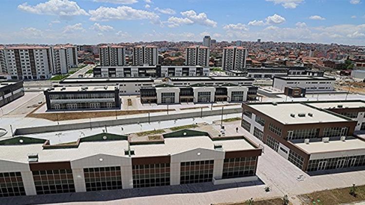 <p>İstanbul, Ankara, Balıkesir gibi büyük şehirlerde konut satışları, diğer şehirlerde ise iş yeri satışları dikkat çekiyor.</p>