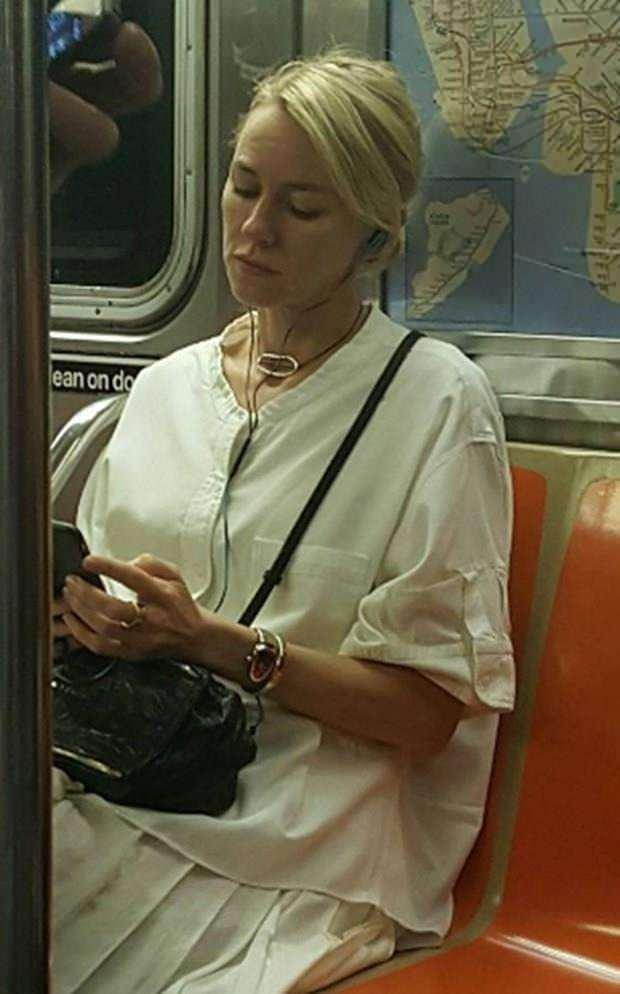 <p><strong>Naomi Watts</strong></p>

