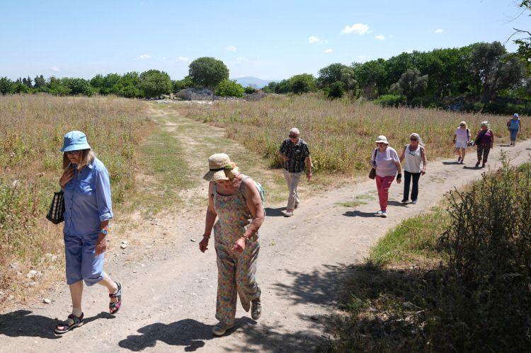 <p>Her yıl yerli ve yabancı turiste ev sahipliği yapan antik kent, ziyaretçileri ağırlamaya devam ediyor.</p>
