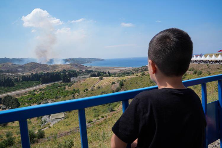 <p>İzmir'de Ege Ordusu Komutanlığının sevk ve idaresinde, 9 Mayıs'ta başlayan Efes-2024 Birleşik, Müşterek Fiili Atışlı Arazi Tatbikatı'nın son provası Seferihisar ilçesi Doğanbey tatbikat alanında yapıldı. Senaryo gereği top, obüs ve komuta kontrol araçları havadan helikopterlerle taşındı.</p>

<p> </p>
