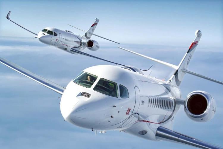 <p>9 saat havada kalabilen Falcon 6X'in hızı saatte 1.000 km'yi geçiyor. Bu da yolcuların gidecekleri yere diğer uçaklara kıyasla daha hızlı gidebileceği anlamına geliyor.</p>
